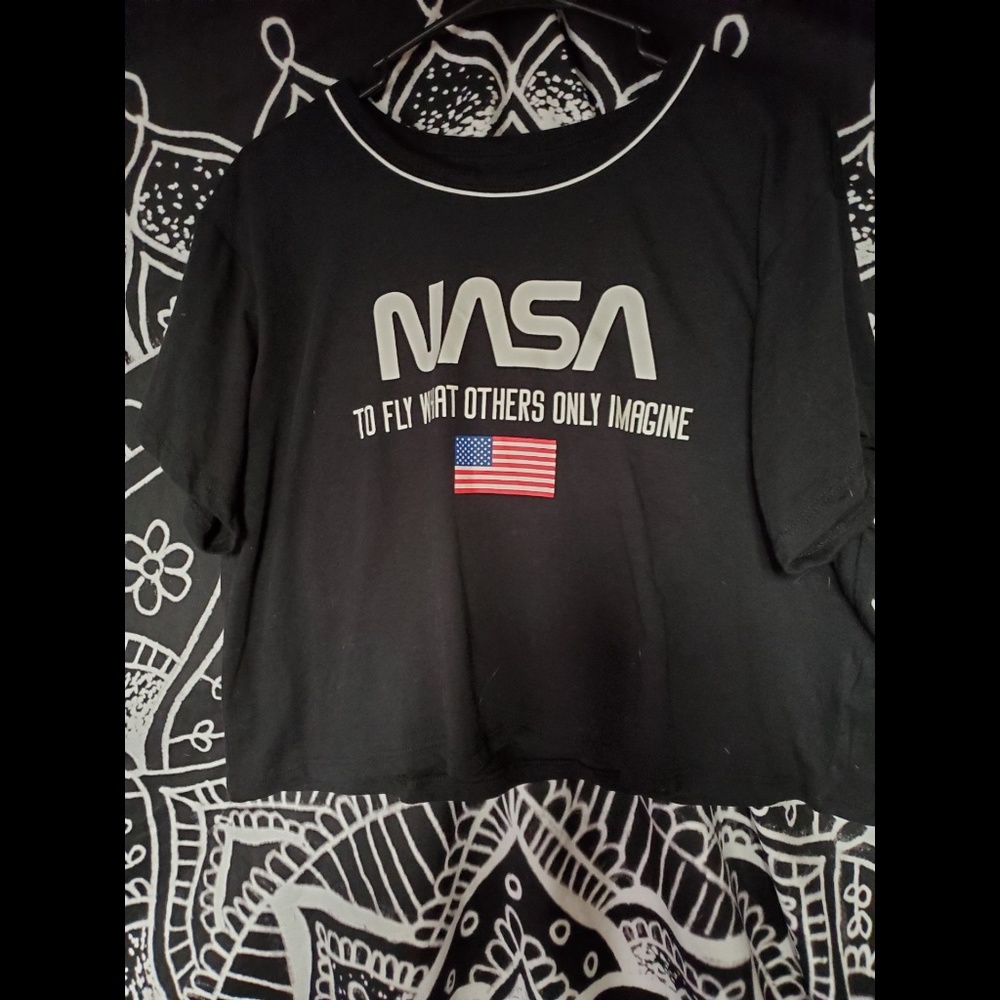 Cropped NASA shirt!